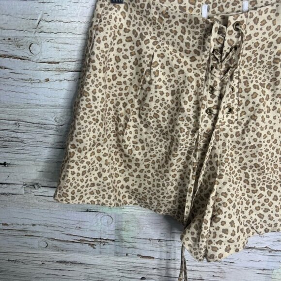 Charlie holiday short leopard print  lace up size small - Picture 2 of 6